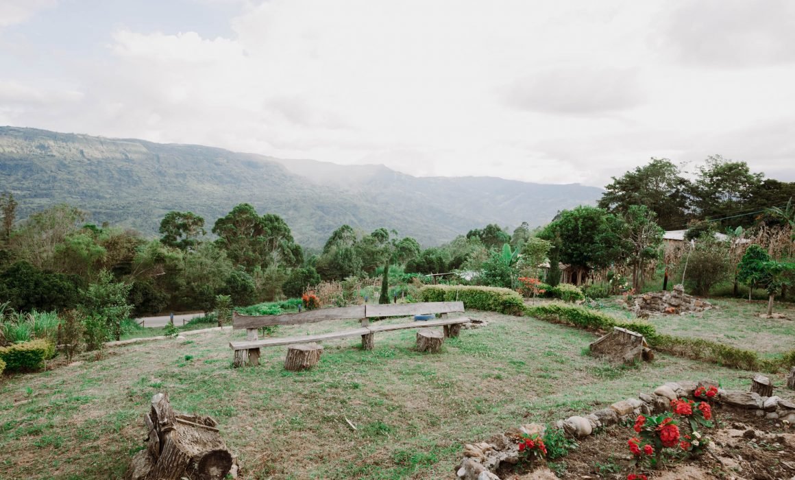Hermosa vista desde el Chalet de Paja, jardín con vista hacia el Valle de Tenza.