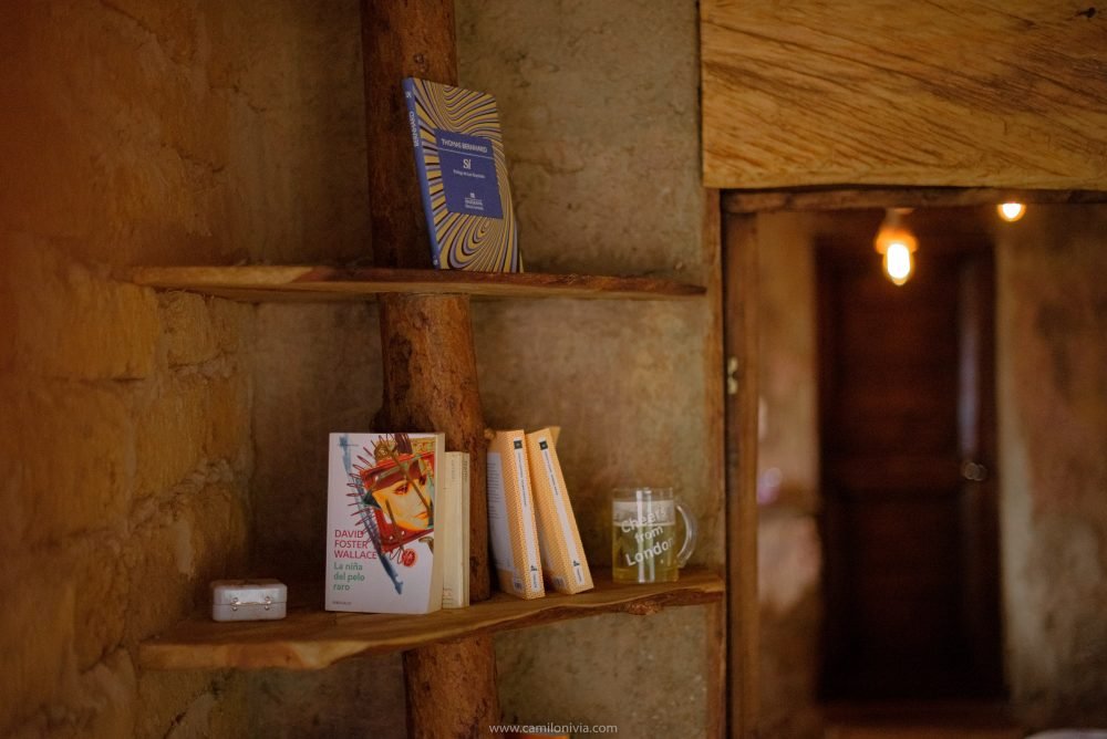 Biblioteca en la cabañas San Sebástian en Guateque, Boyacá.