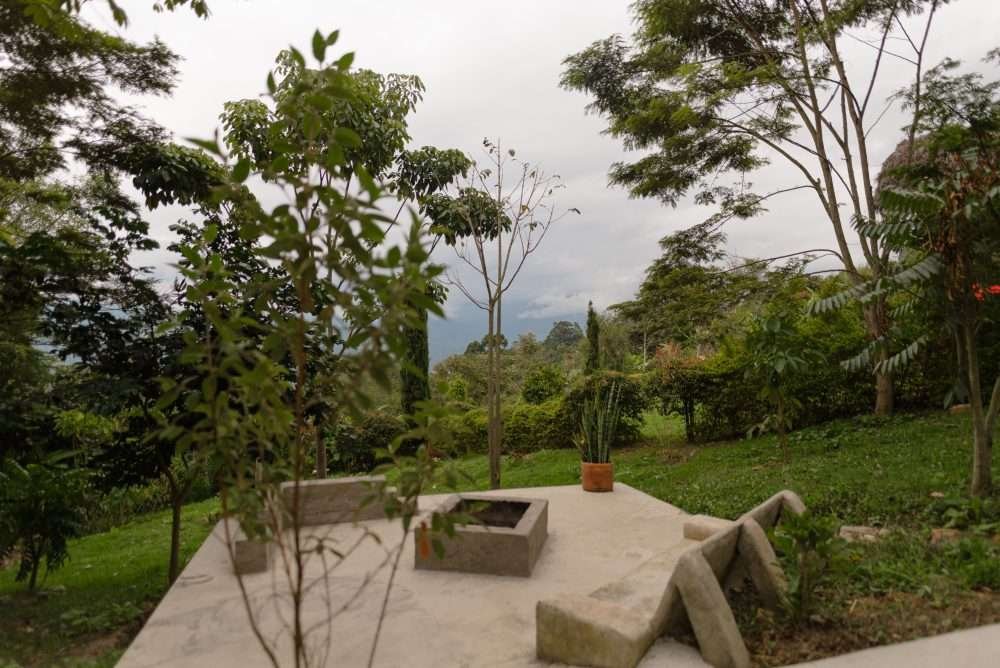 Jardín y zona de asados, fogatas, un lugar tranquilo e inspirador rodeado de naturaleza.