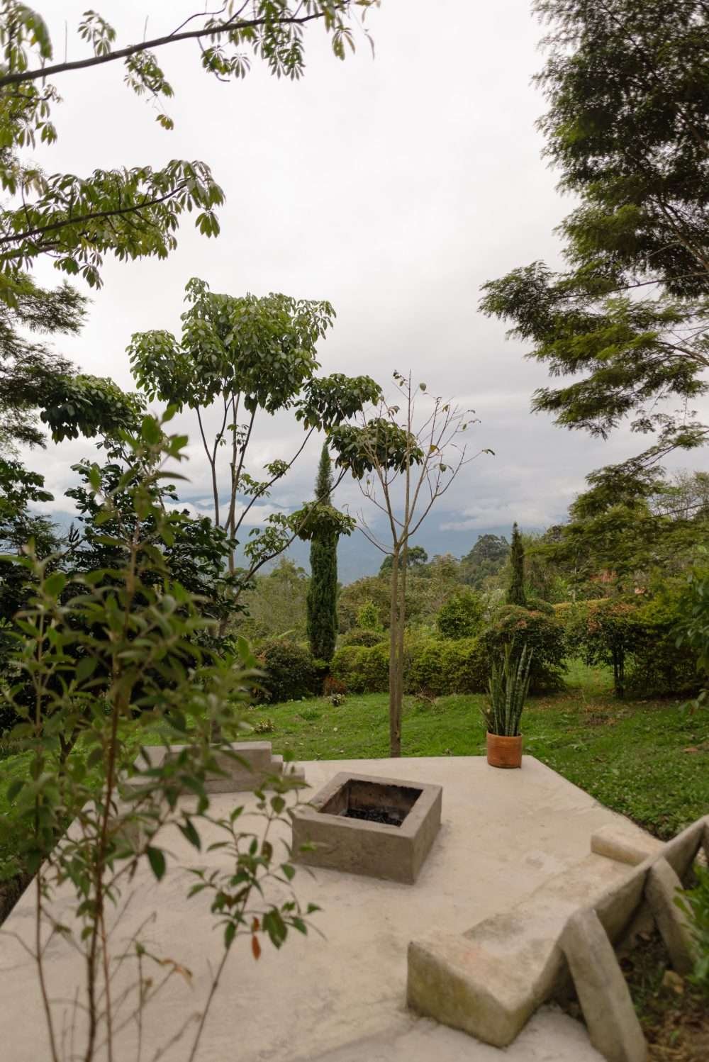 Jardín y zona de asados, fogatas, un lugar tranquilo e inspirador rodeado de naturaleza.