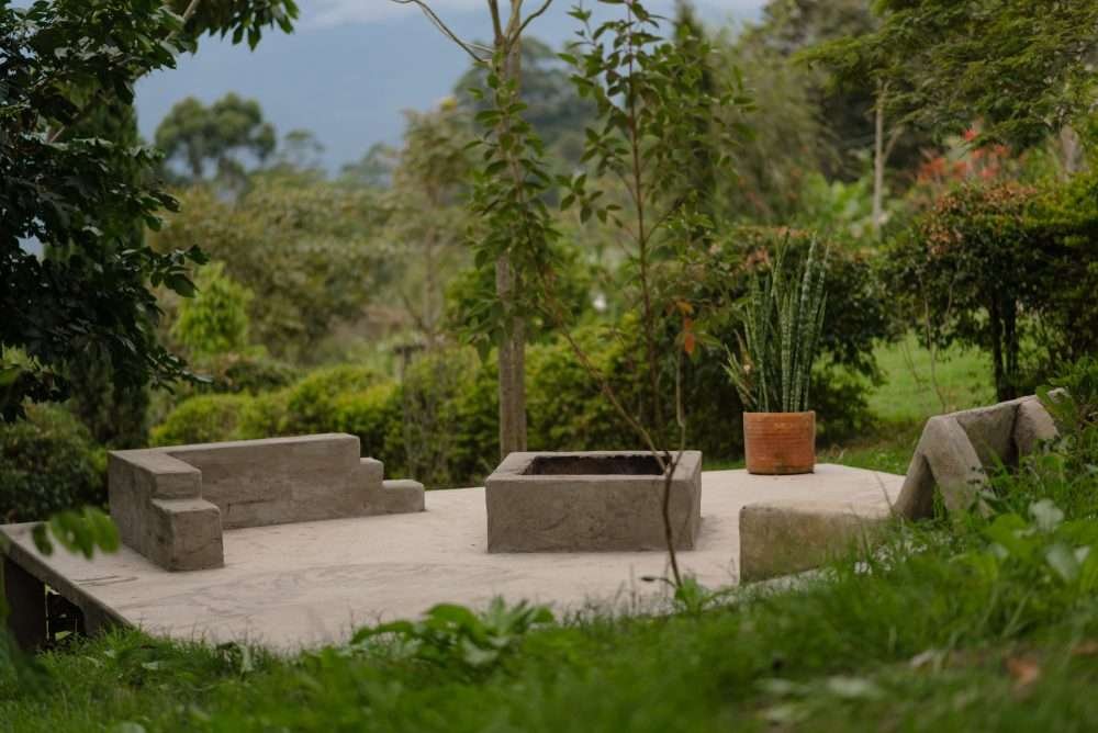 Jardín y zona de asados, fogatas, un lugar tranquilo e inspirador rodeado de naturaleza.